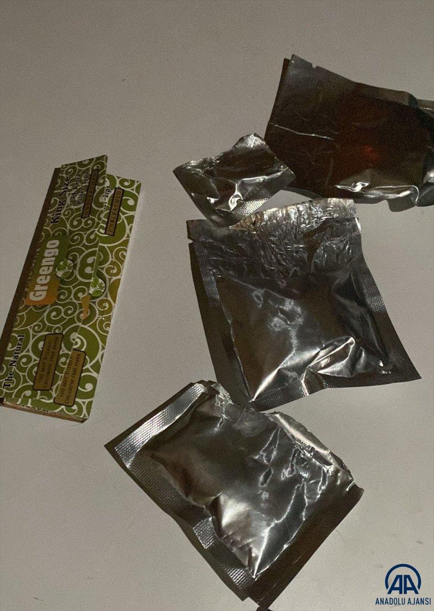 İstanbul'da 'dur' ihtarına uymayan otomobilin sürücüsü 3 polise çarptı