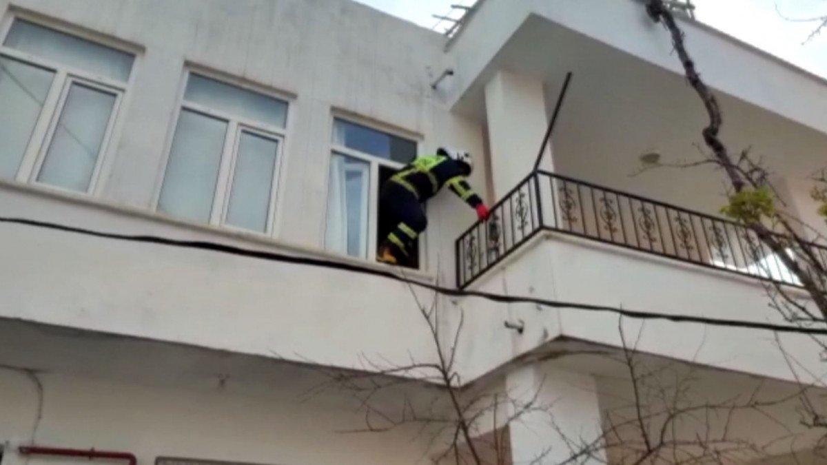 Adıyaman’da yaşlı çift, çöken asma tavanın altında kaldı