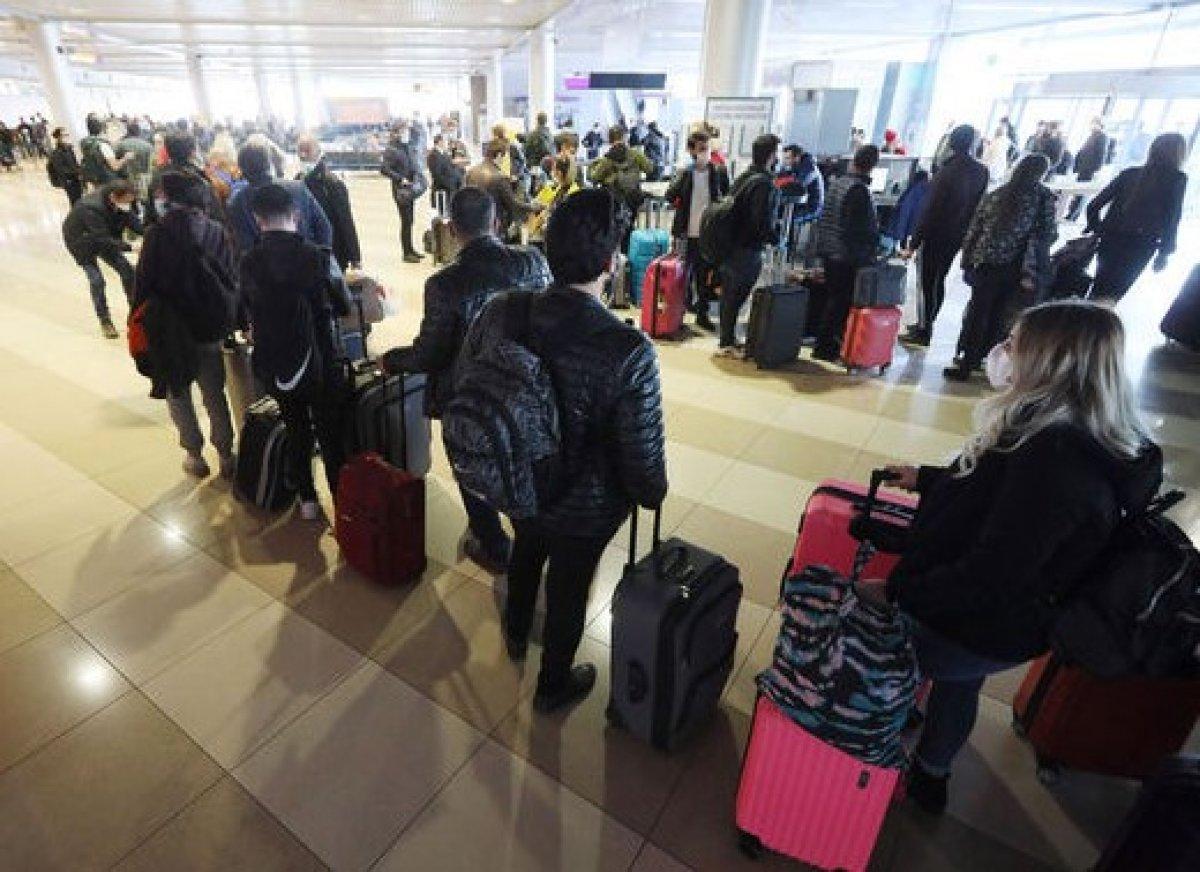 Ukrayna'dan tahliye edilen Türk vatandaşlarının sayısı 15 bin 24 oldu