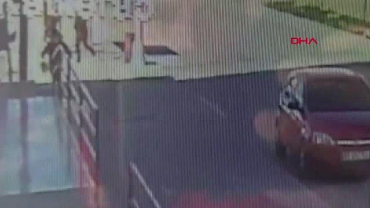 Antalya’da, annesiyle markete giden çocuğu köpek ısırdı