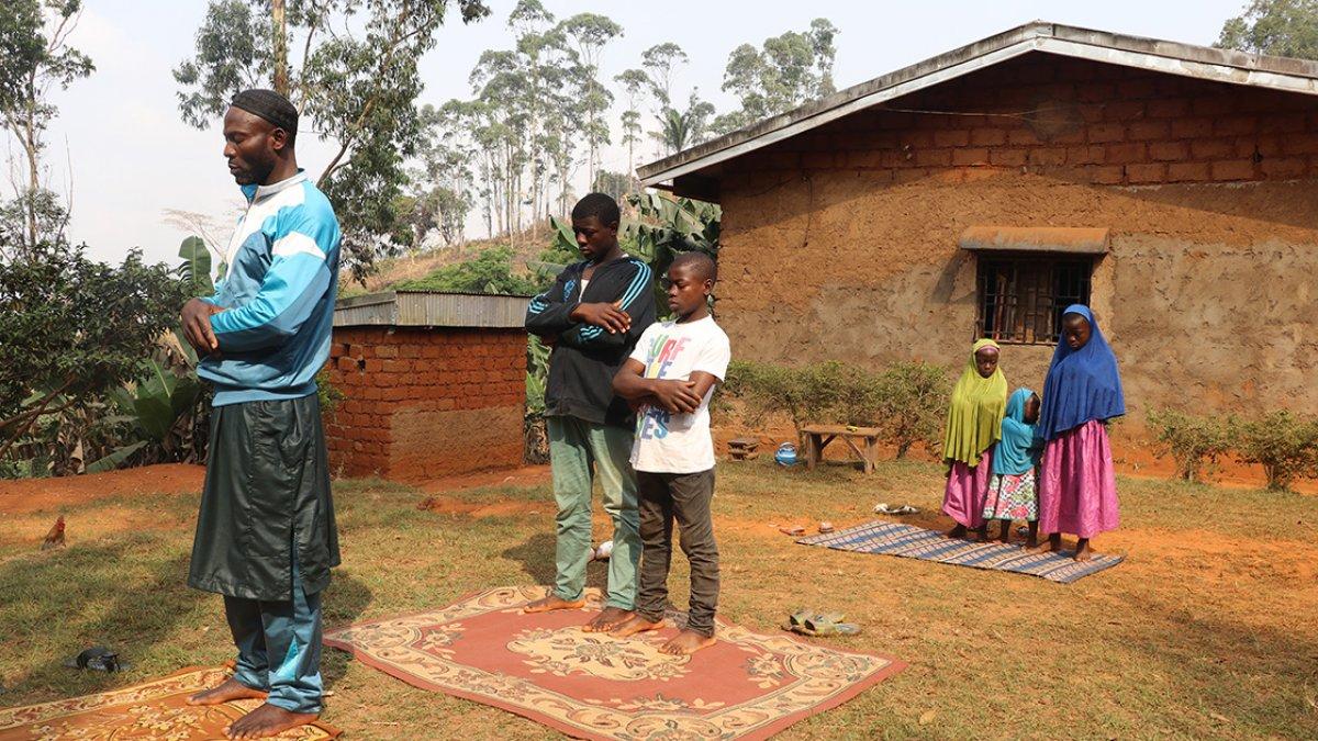 Rüyasında duyduğu ezanı araştırırken Müslüman olan Kamerunlu animist