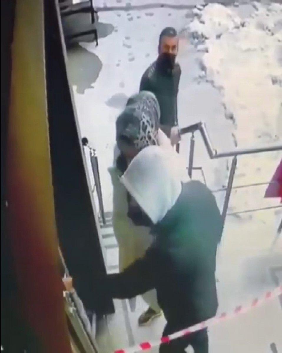 Ümraniye'de bina sakinlerinin gözü önünde hırsızlık anı