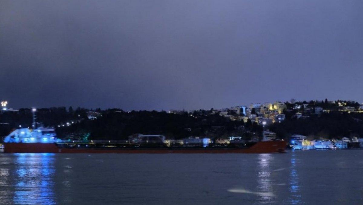 Rusya'dan gelen ayçiçek yağı yüklü ilk gemi Mersin'e ulaştı