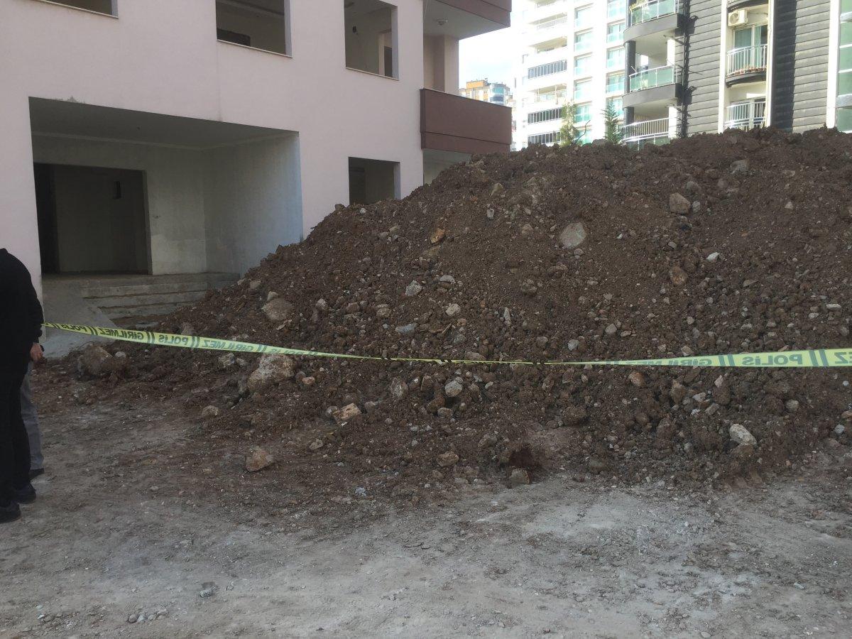 Adana'daki hırsız bekçiden kaçarken inşaattan düştü