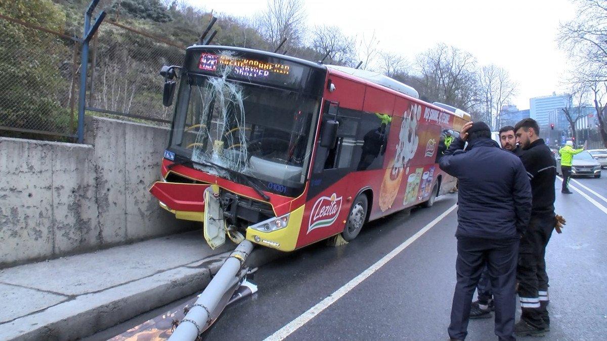Sarıyer’de, freni tutmayan otobüs direğe çarptı