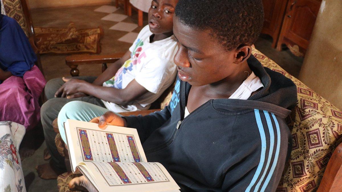 Rüyasında duyduğu ezanı araştırırken Müslüman olan Kamerunlu animist