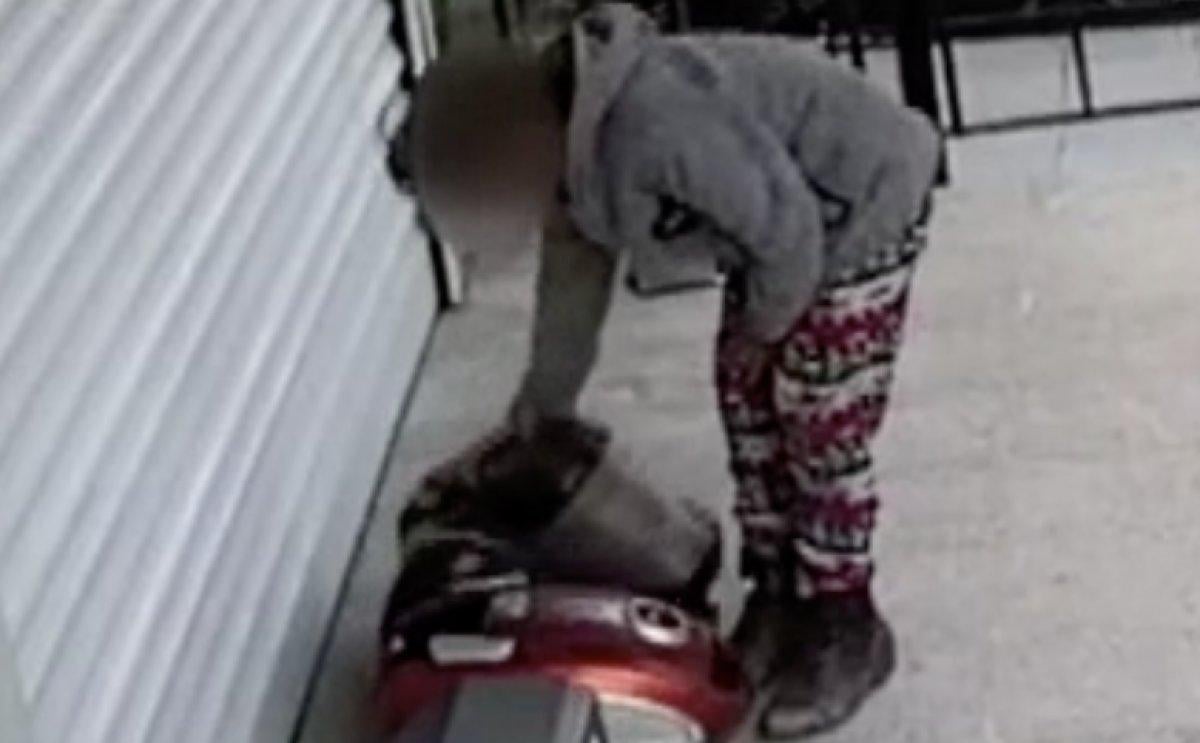 Ankara'da küçük çocuğa hırsızlık yaptırdı