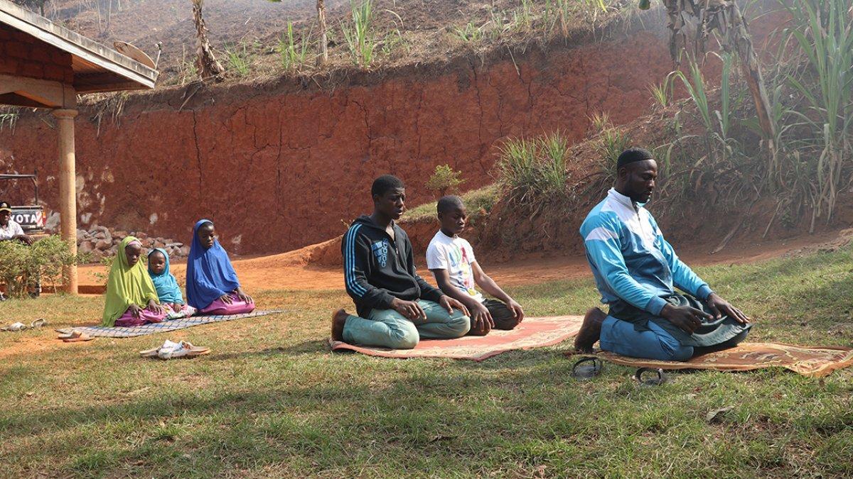Rüyasında duyduğu ezanı araştırırken Müslüman olan Kamerunlu animist