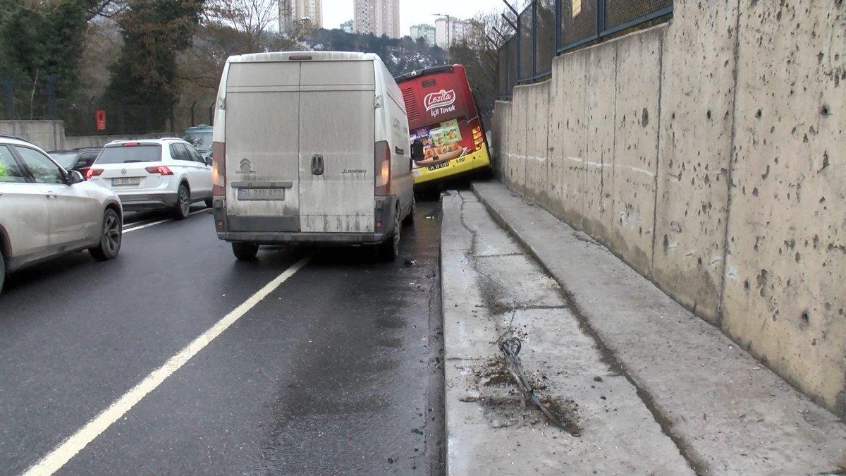 Sarıyer’de, freni tutmayan otobüs direğe çarptı