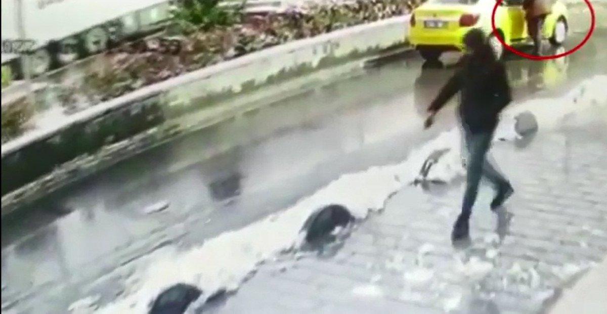 Esenyurt’taki ATM önü dolandırıcısı kamerada