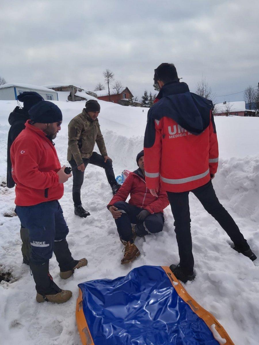 Düzce’de yaylaya çıkan teknisyen donmaktan kurtarıldı