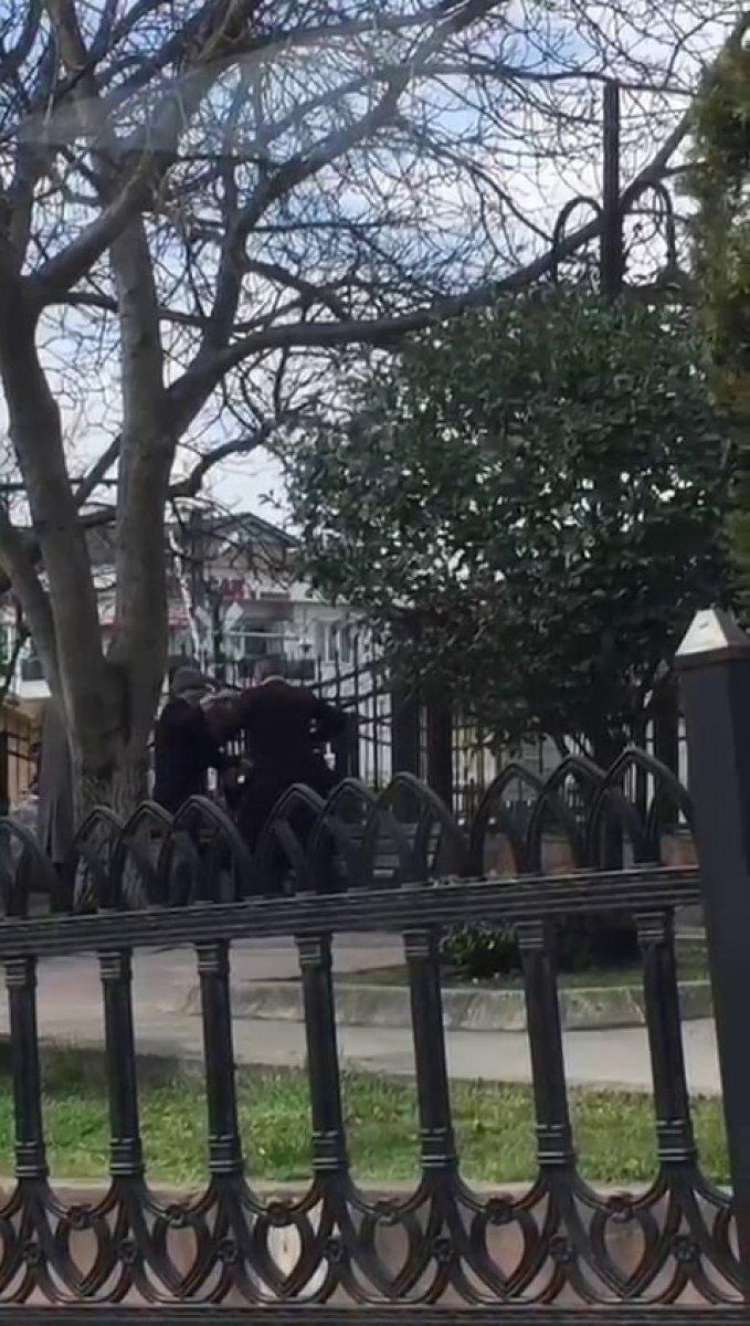 Sakarya'da yaşlıların kavgası kamerada