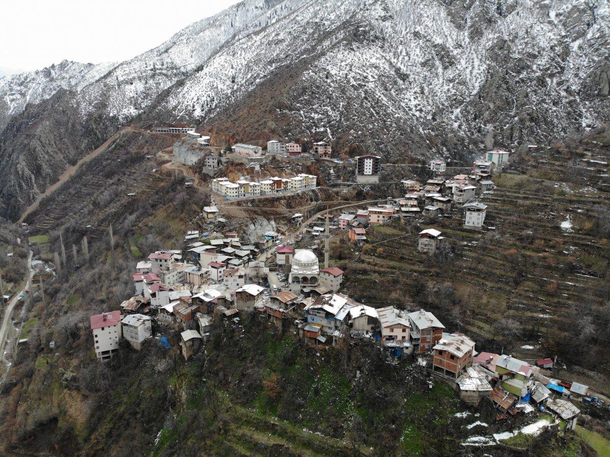 Artvin'deki yangının ardından afetzedeler, konutlarına kavuşacak