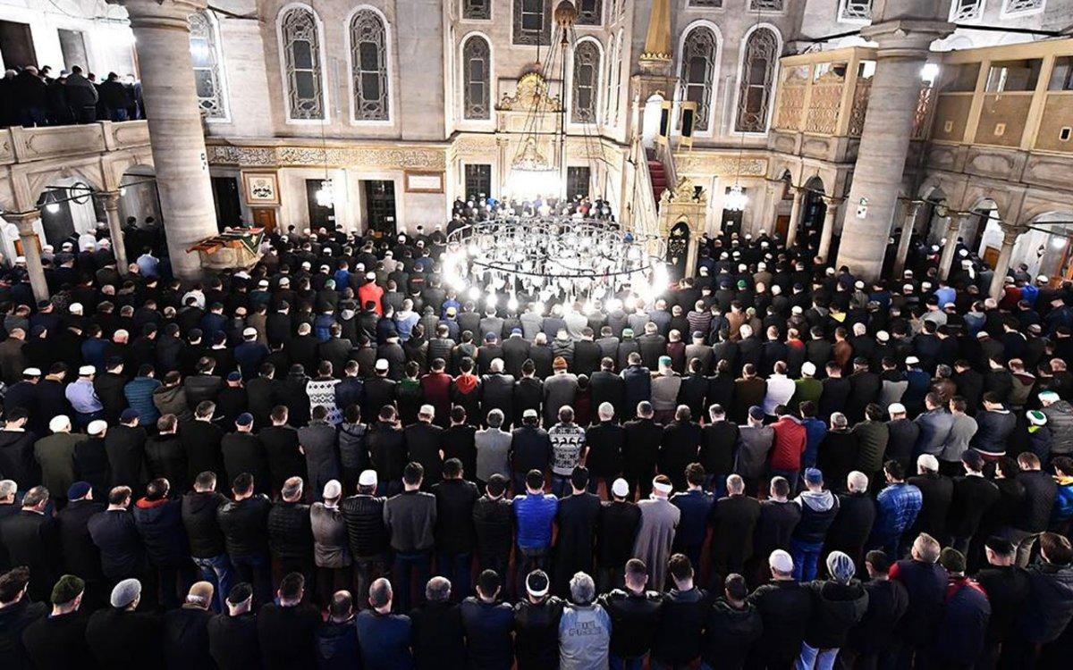 Teravih başlangıcı 2022: İlk teravih namazı ne zaman, hangi gün kılınacak?