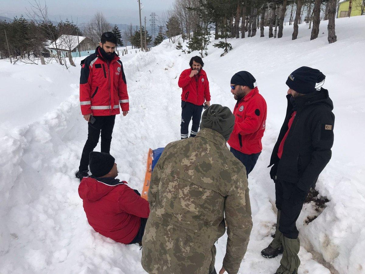 Düzce’de yaylaya çıkan teknisyen donmaktan kurtarıldı