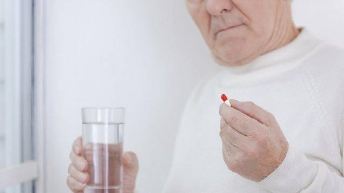 65 yaş üstündekilerin yüzde 30'u en az 4 ilaç kullanıyor