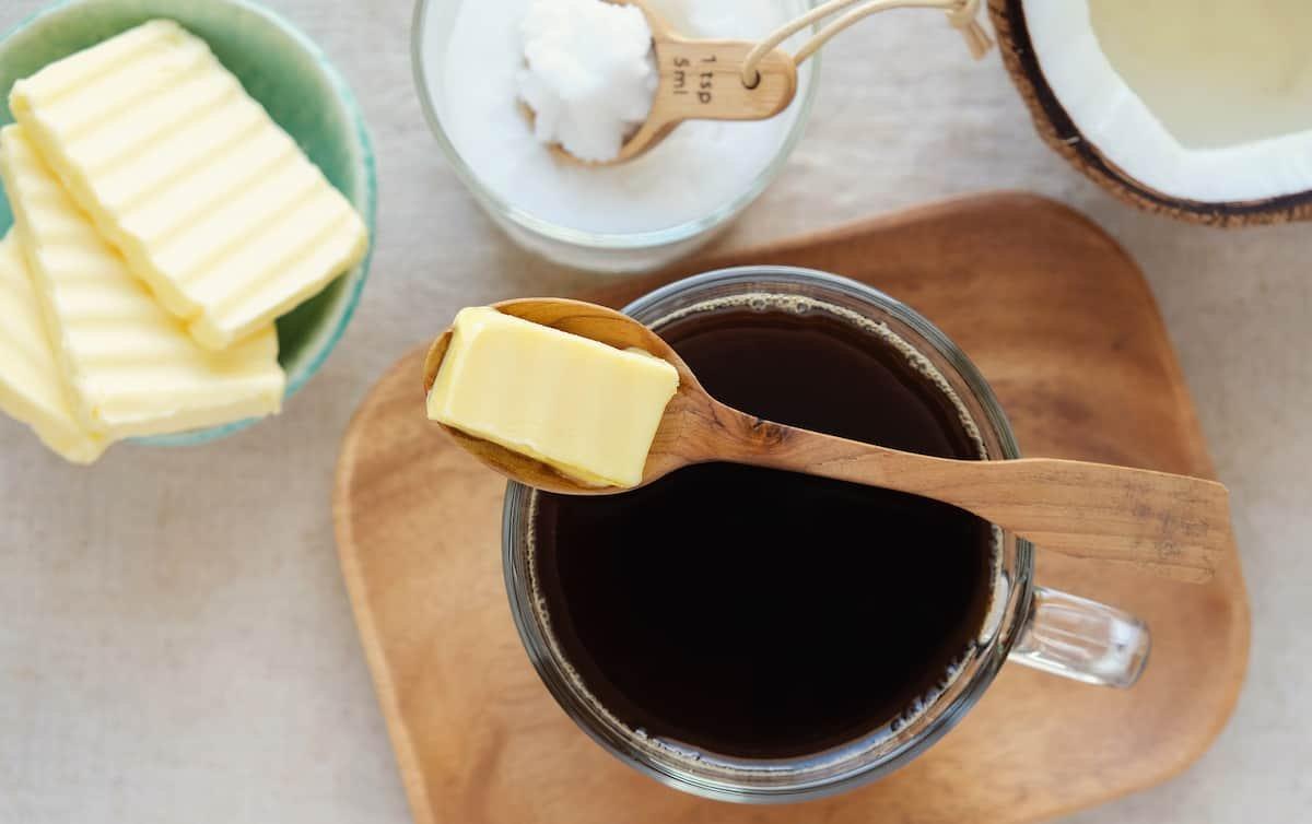 Her yudumda yağları eritiyor! Kahve tereyağ karışımının inanılmaz sonuçları