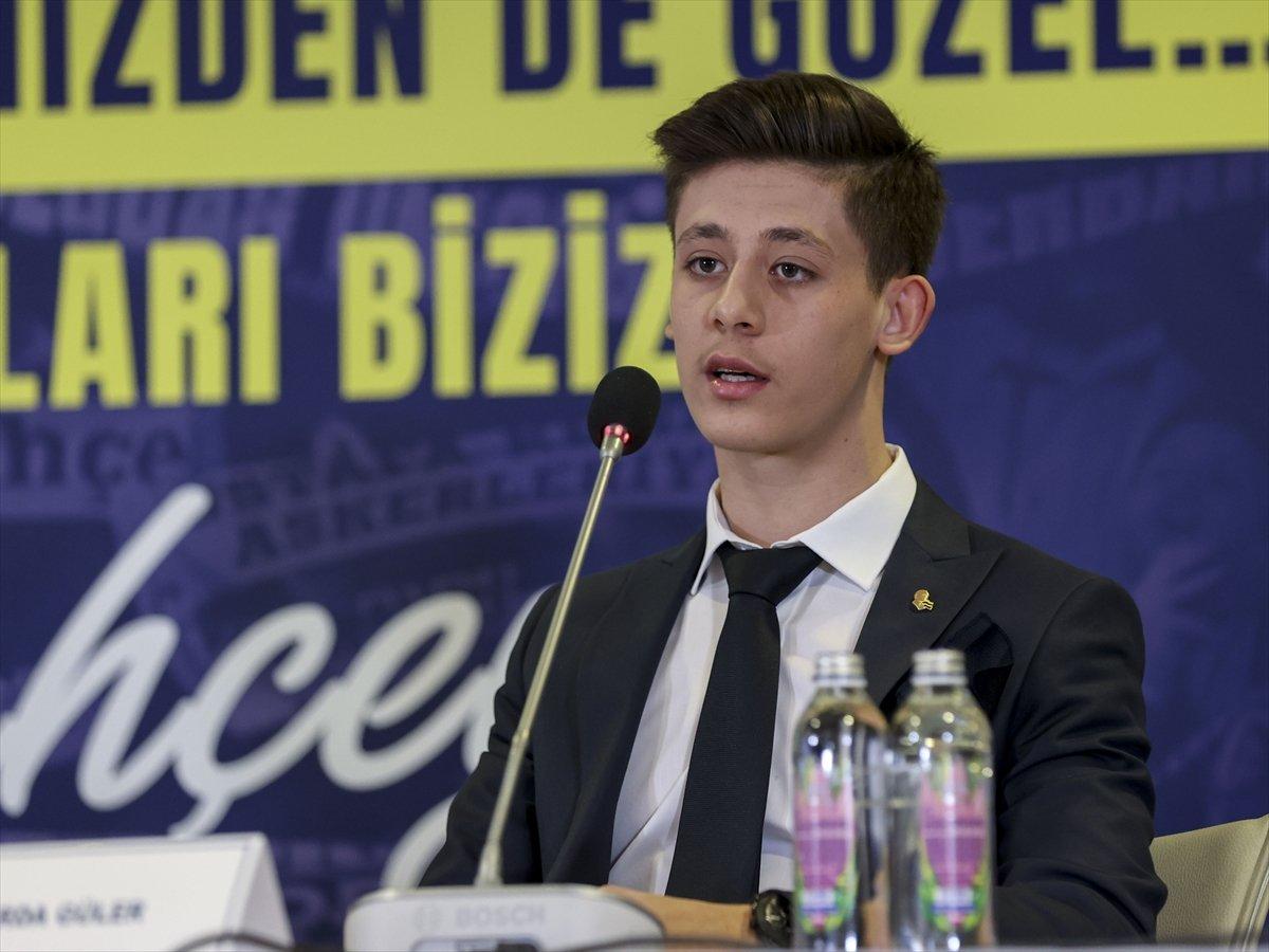 Fenerbahçe 6 genç oyuncuyla sözleşme yeniledi