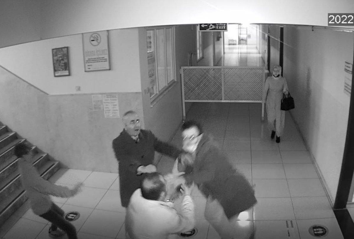 Gaziantep'te eşine küfredilen şahıs, öğrenci ve babasını bıçakla yaraladı