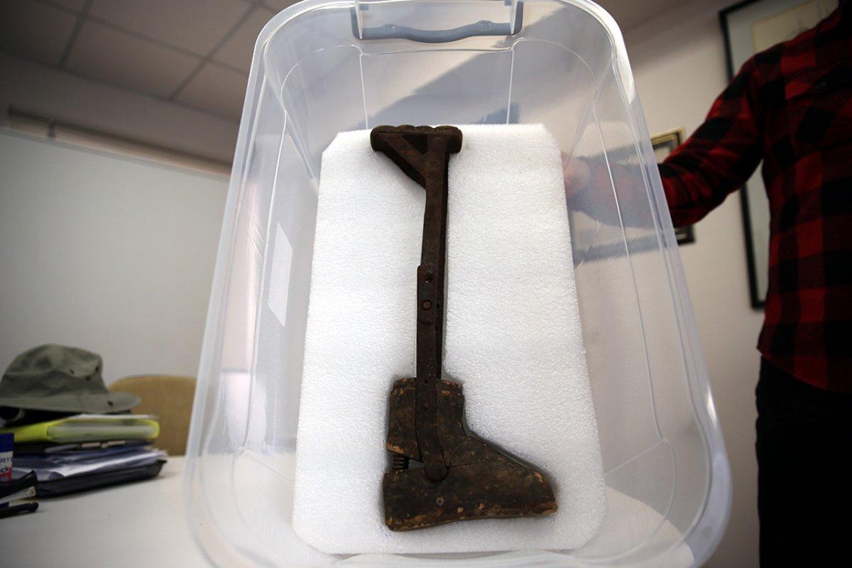 Çanakkale gazisi dedesinin protez bacağını müzeye bağışladı