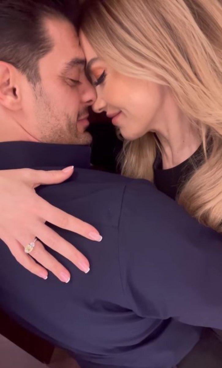 Hadise'nin nişan yüzüğü göründü