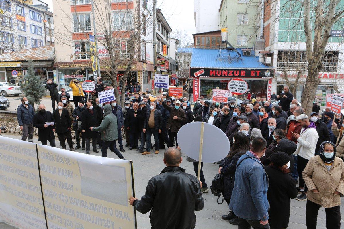 Tunceli'de köylülerden belediye önünde 'çevre' eylemi