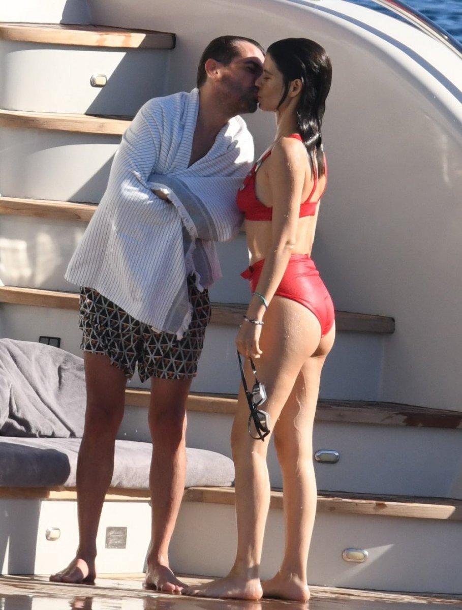 Kenan Doğulu: Siyasi baskı yüzünden rahat değiliz