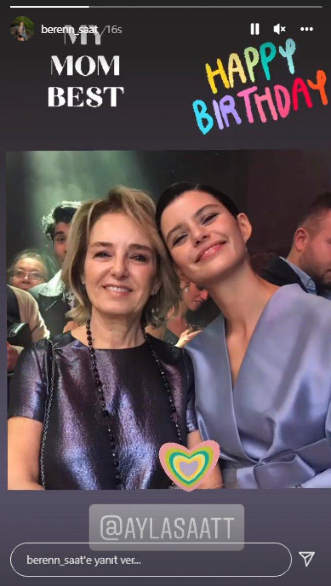 Beren Saat annesini paylaştı
