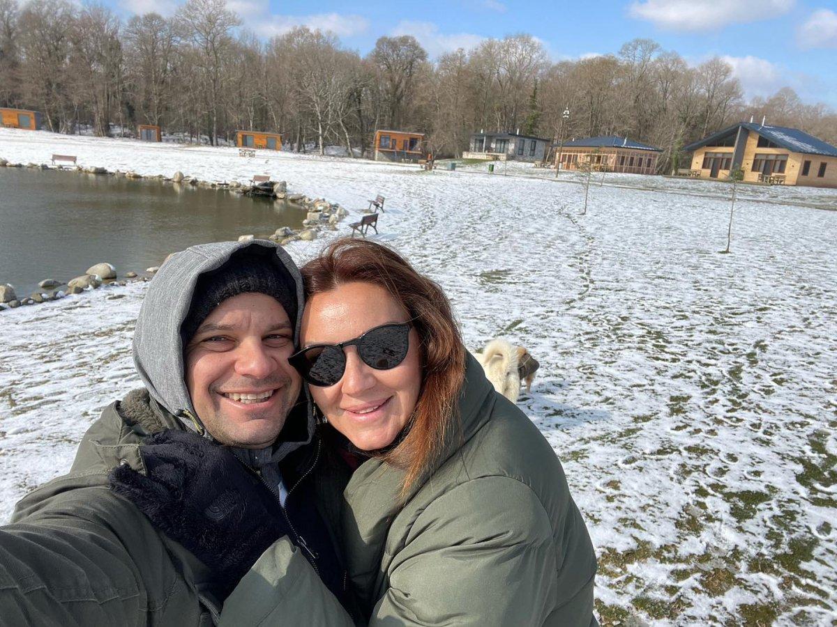 Pınar Altuğ, eşi Yağmur Atacan'la aşk pozu verdi