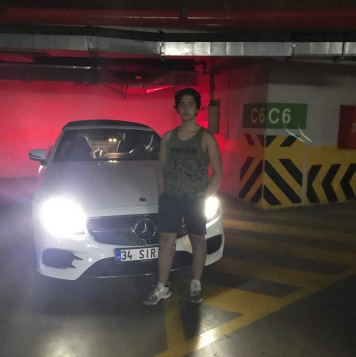 D-100 Karayolu'nda bariyerlere giren aracın sürücüsü yola fırladı