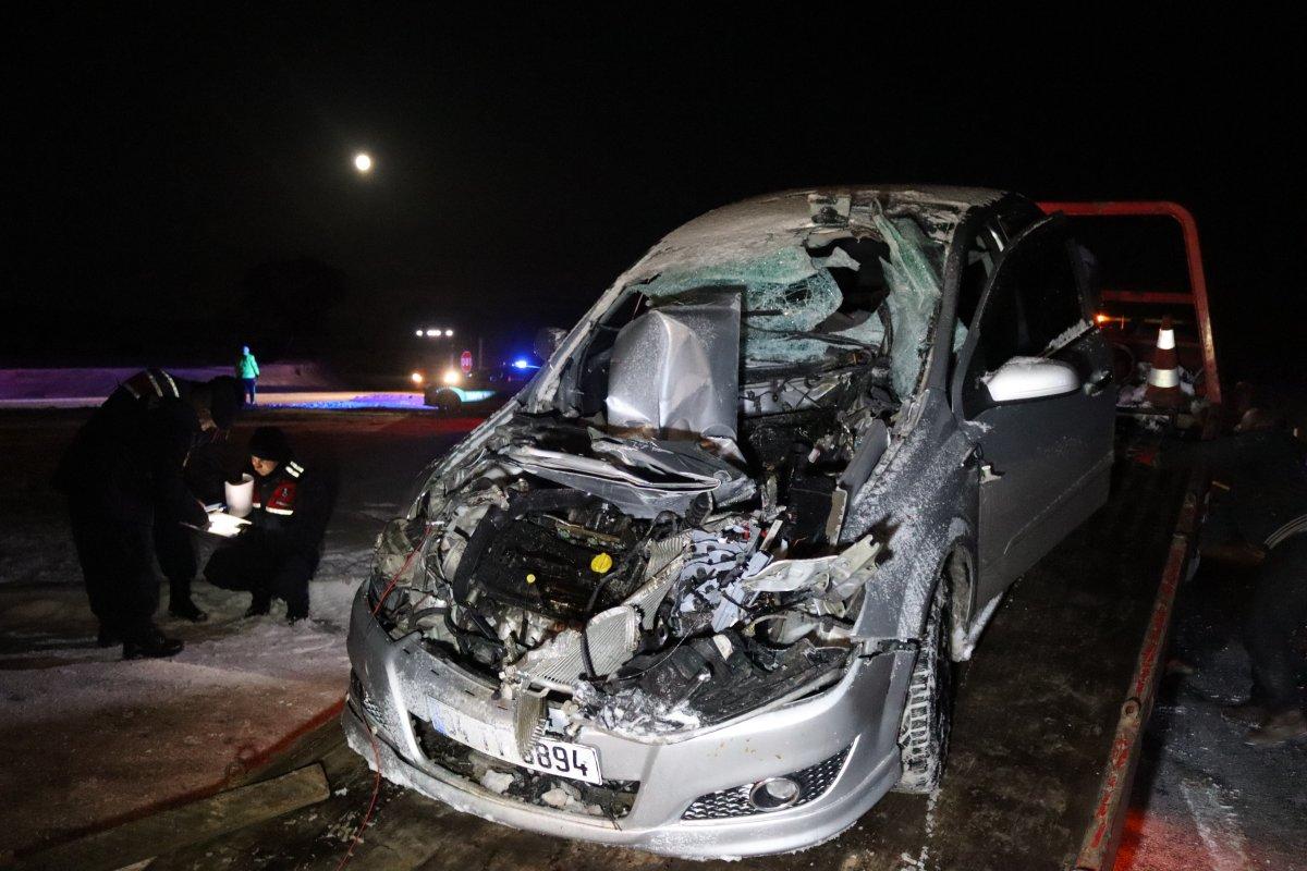 Kayseride bir araç kar küreme aracının bıçağına saplandı: 2 yaralı