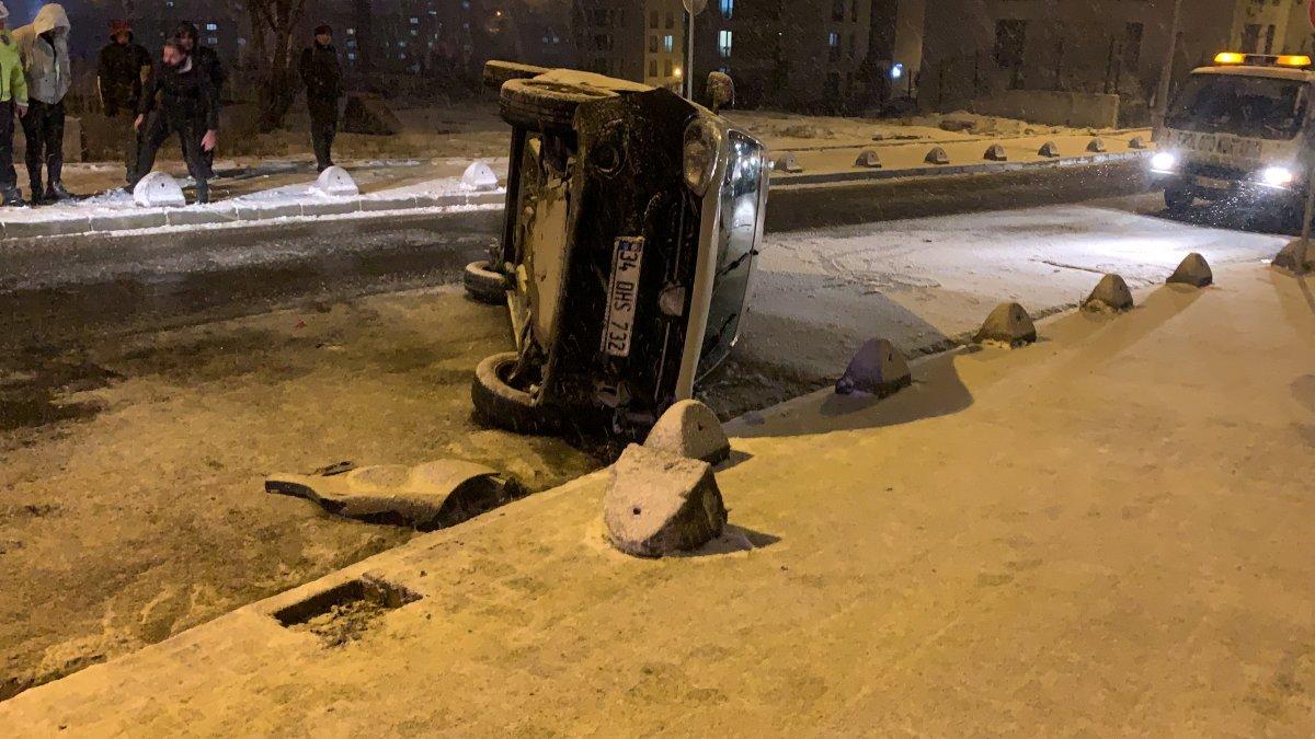 İstanbul'da karda kayan araç takla attı:  2 yaralı