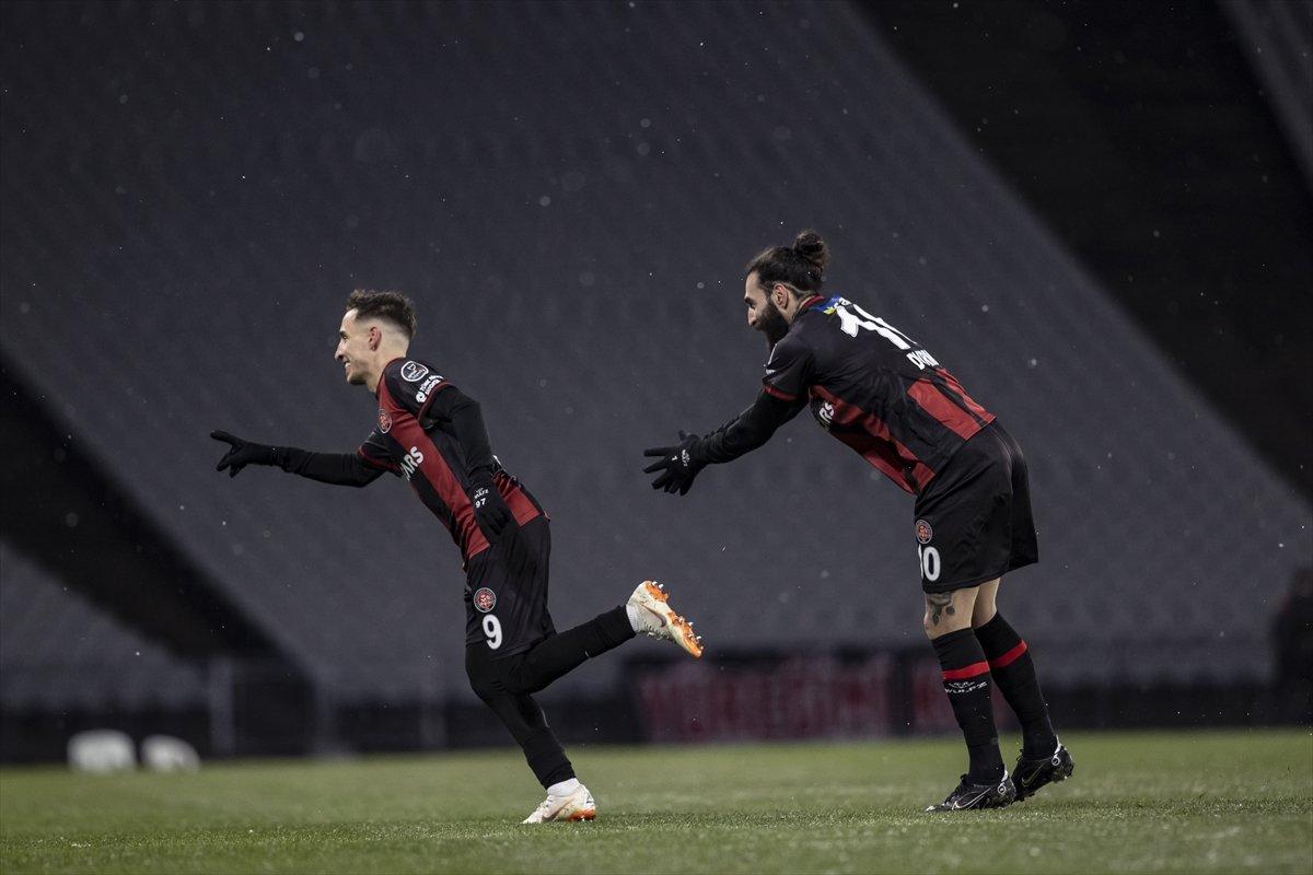 Emre Mor'dan hat-trick