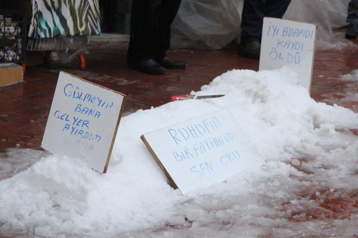 Samsun'daki esnafın kardan yaptığı mezar görenleri şaşırttı