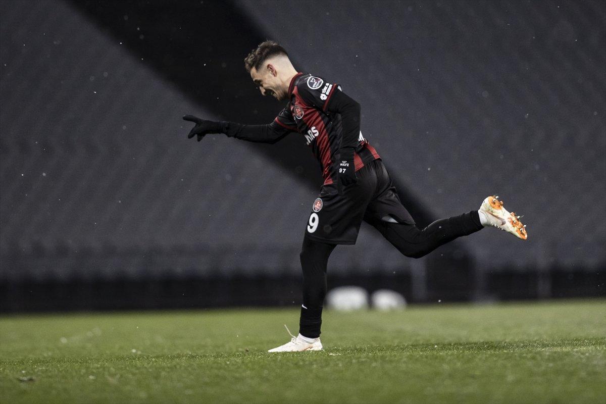 Emre Mor'dan hat-trick