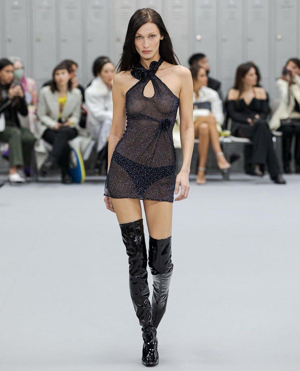 Bella Hadid: İlk estetiğimi 14 yaşımda yaptırdım