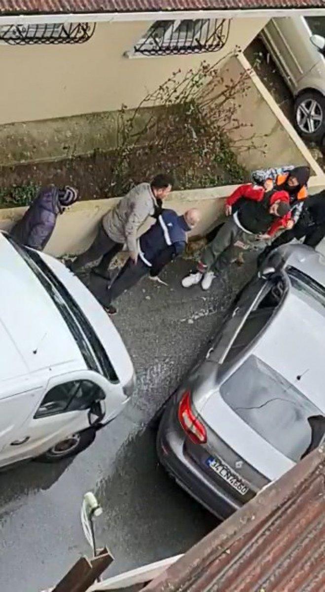 Sarıyer'de yol verme tartışması bıçaklı kavgaya döndü