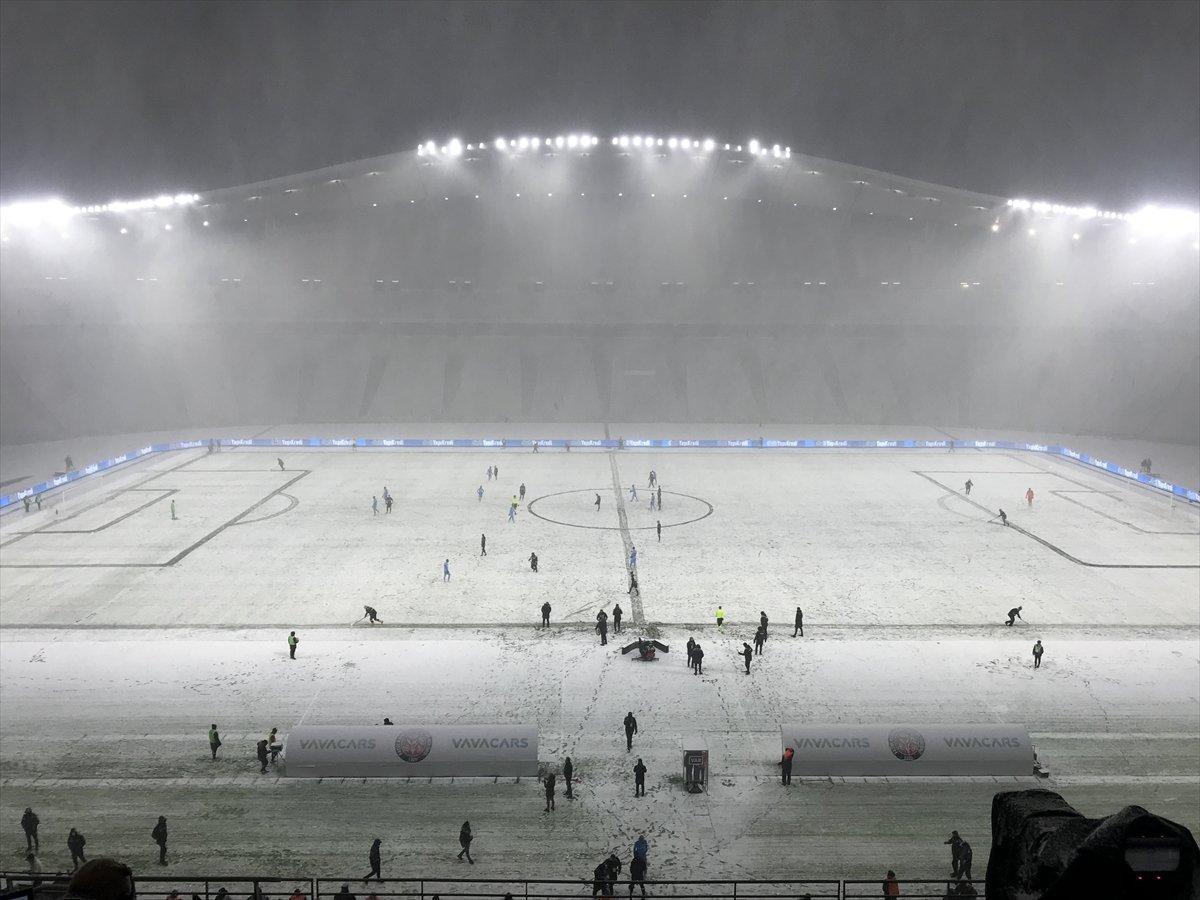Emiliano Viviano: İzlanda'da mı oynuyorum