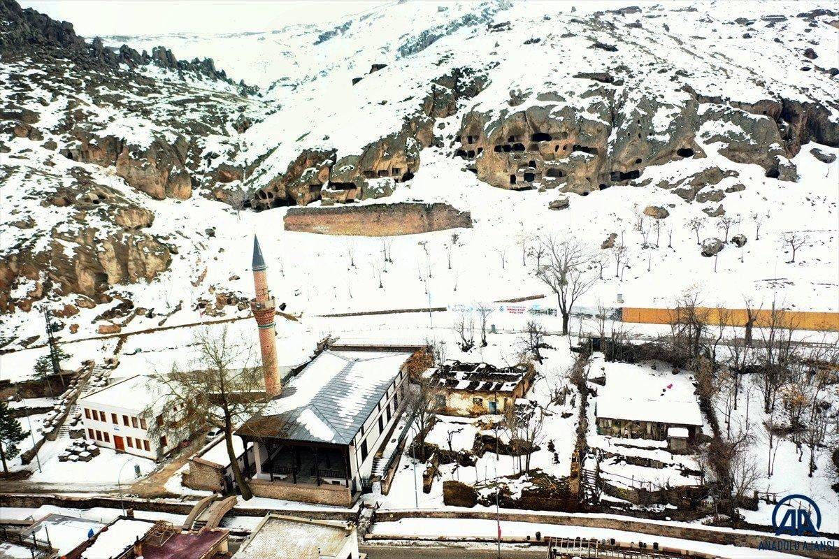 Konya'nın tarihi Sille Mahallesi turistlerin gözdesi oldu