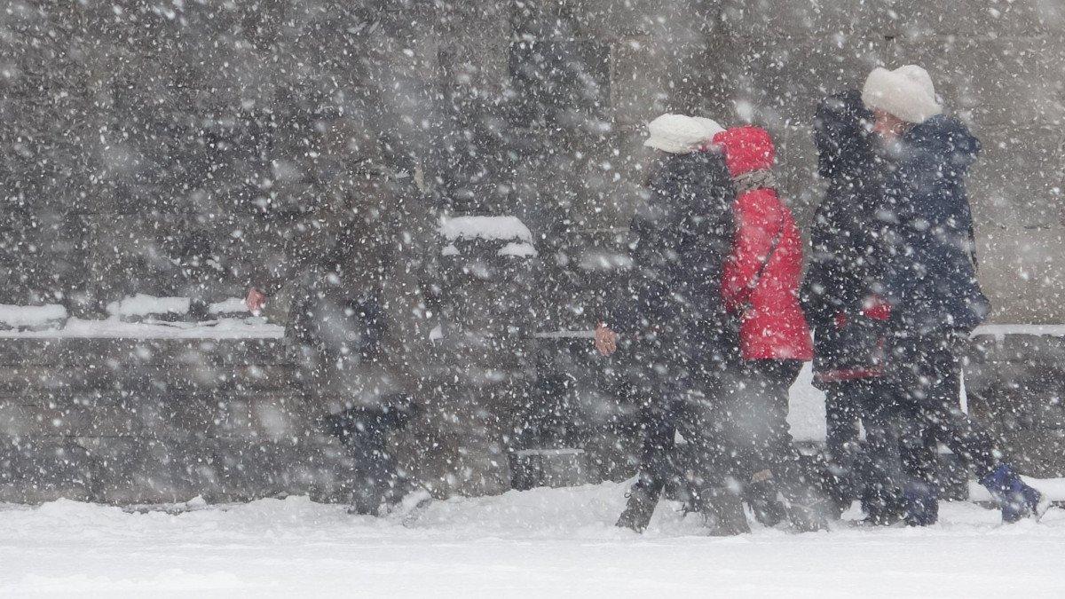 Erzurum'da kar yağışı aralıklarla devam ediyor