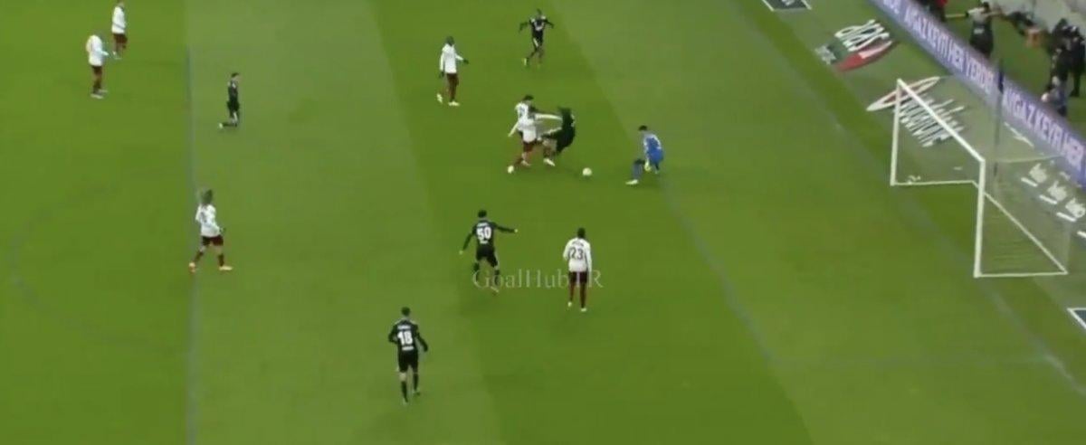 Beşiktaş'ın penaltı beklediği pozisyon