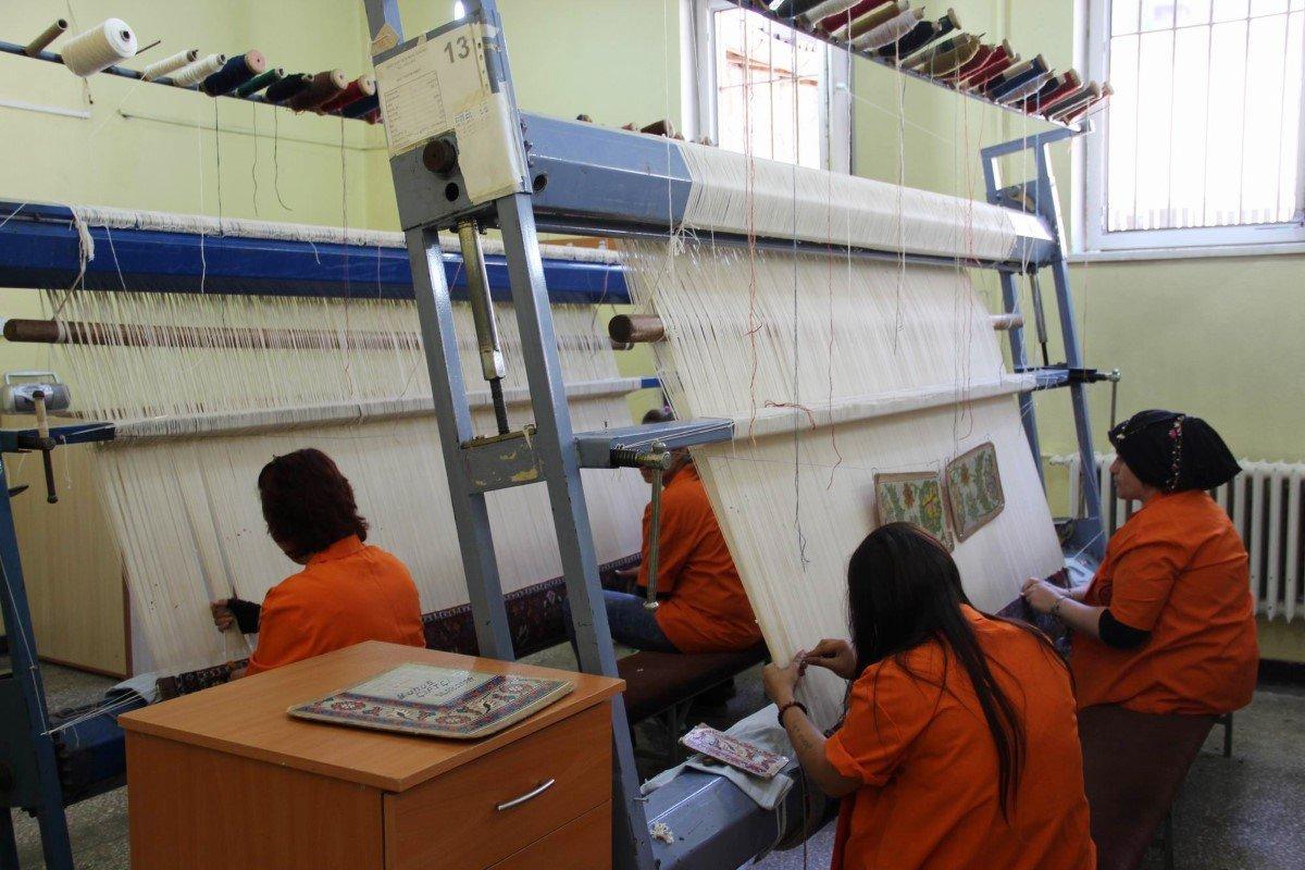 Ünlü kültür ürünlerinden olan Sivas halısının üretimi bir yıldır durdu