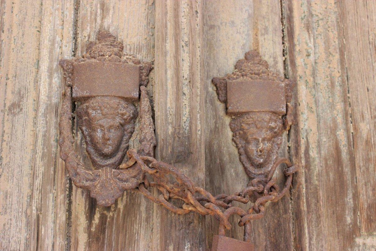 Tarihi kapı tokmaklarındaki gizli mesajlar