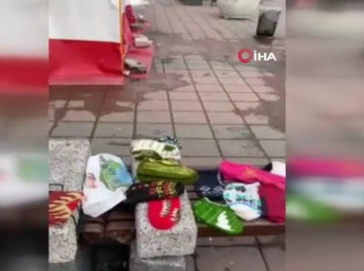 Sultangazi’de yaşlı kadının tüm örgülerini satın aldı