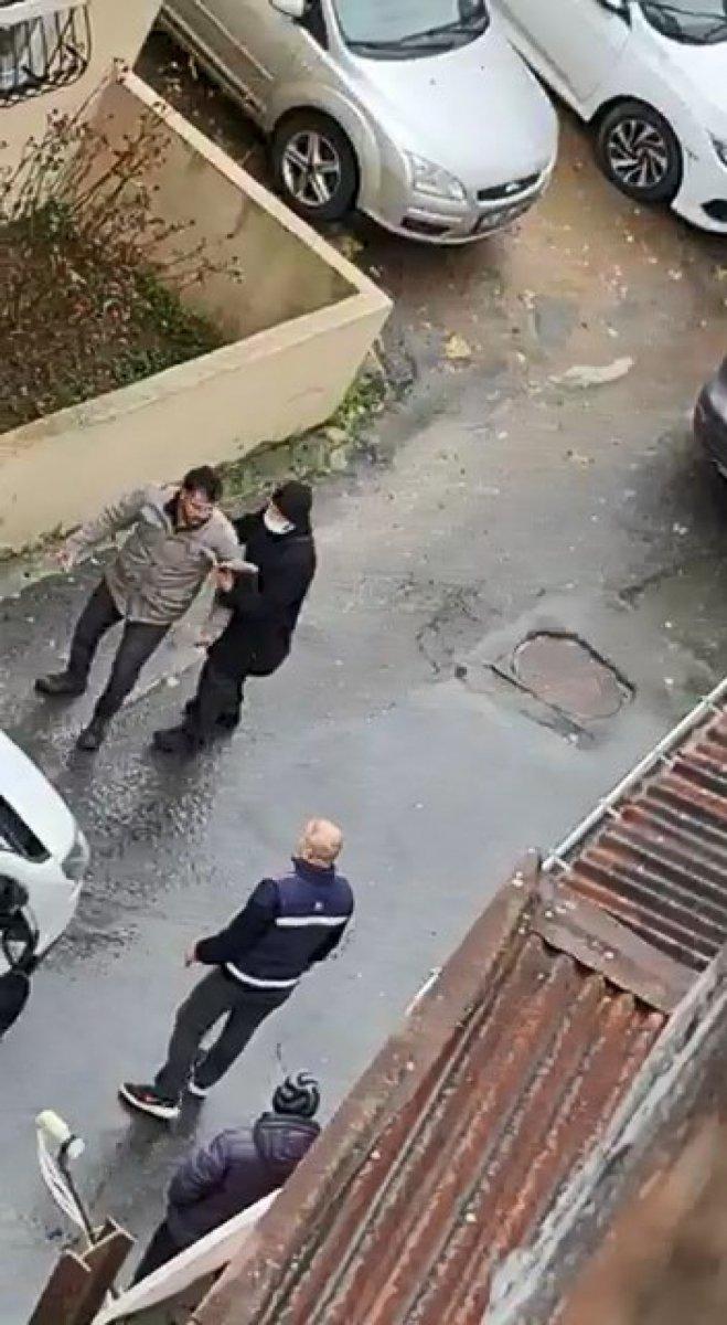 Sarıyer'de yol verme tartışması bıçaklı kavgaya döndü