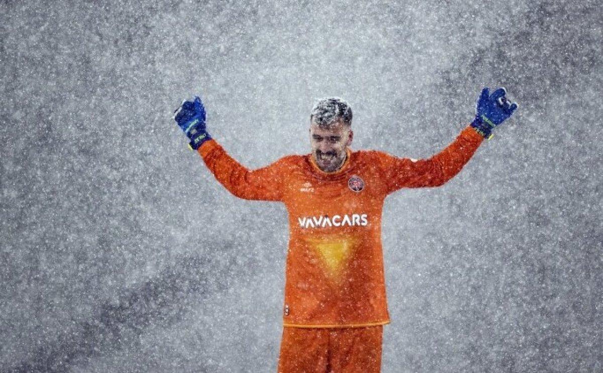 Emiliano Viviano: İzlanda'da mı oynuyorum