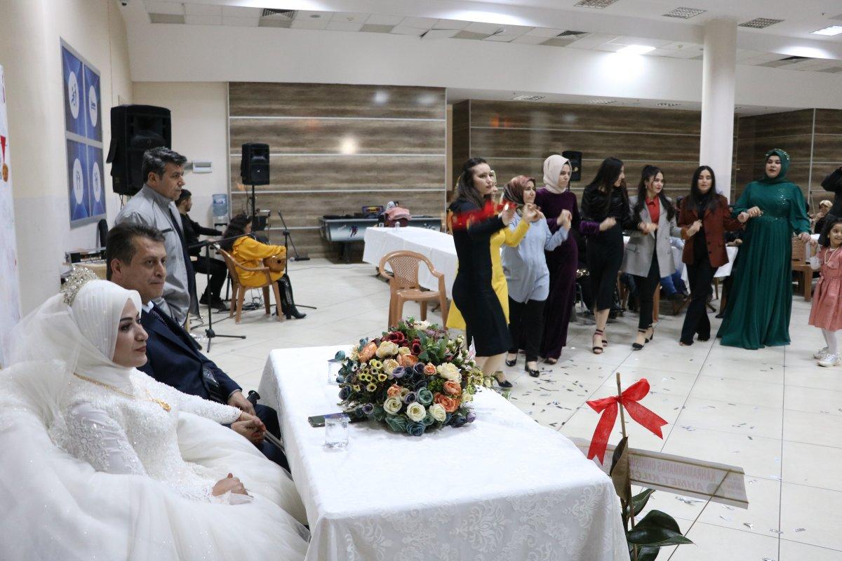 Kahramanmaraş'ta ortopedik engelli çift dünya evine girdi