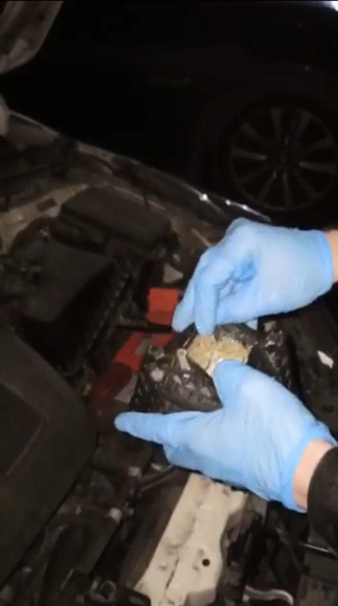 Beşiktaş polisi çakarlı aracın hava filtresine gizlenmiş esrar ele geçirdi