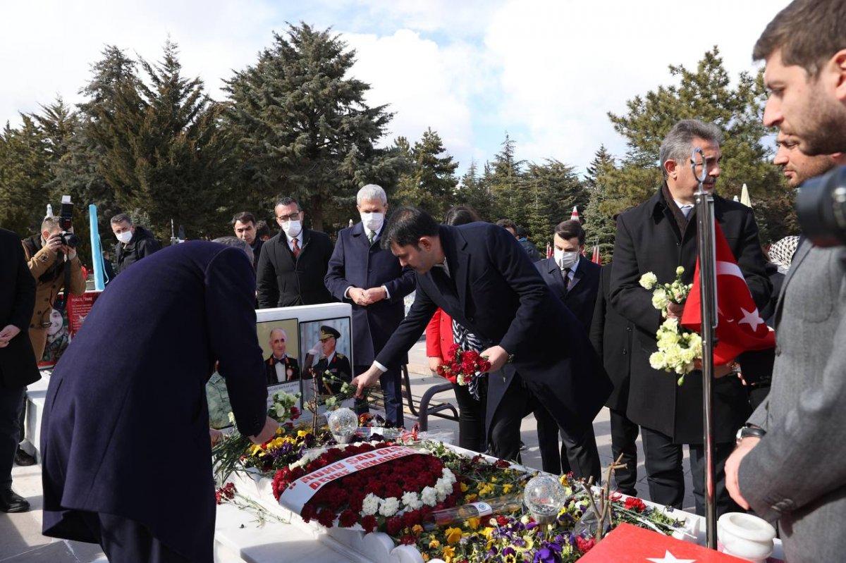 Murat Kurum'dan şehitlere ziyaret