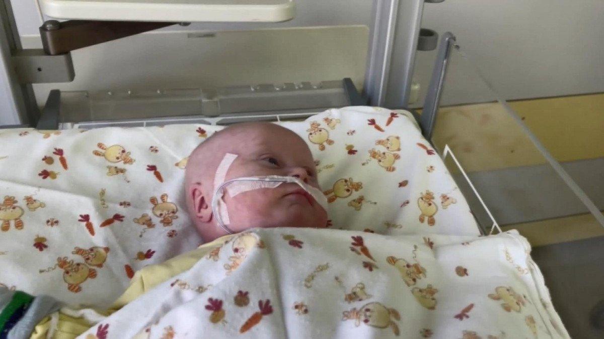 Ukrayna’da, yetim bebekler çatışma bölgesinden kurtarıldı